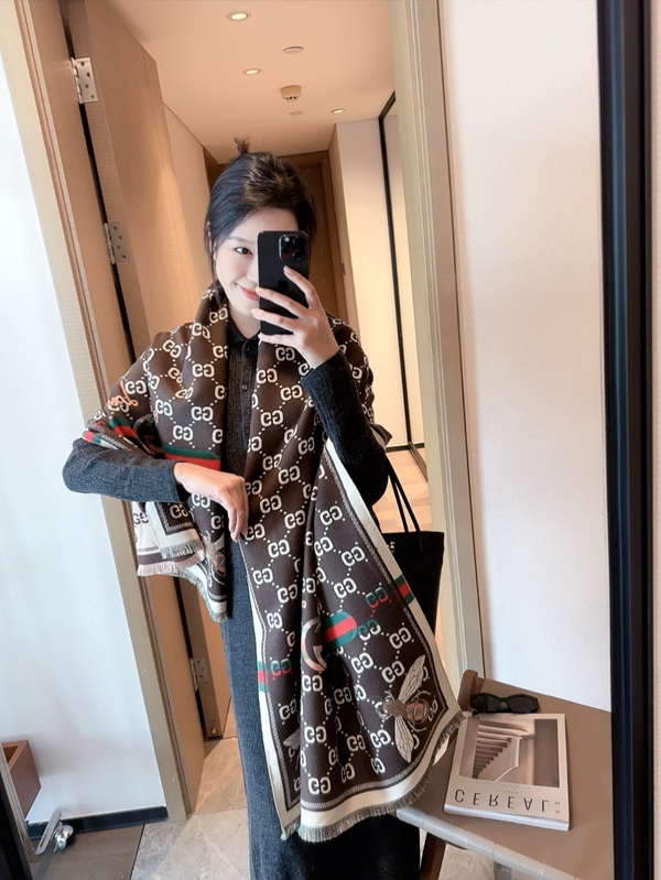 ブランドマフラー背面デザイン